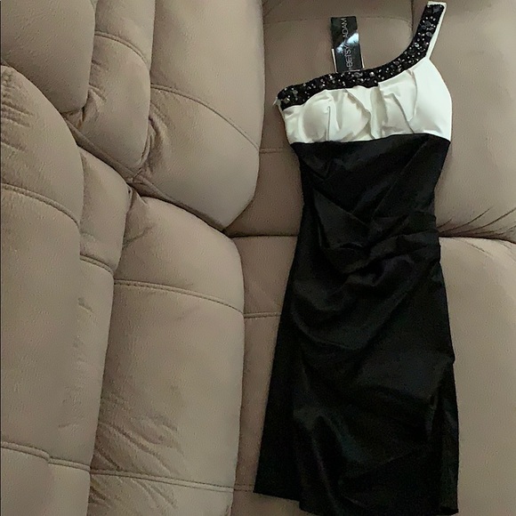 BRAND NEW! BETSY & ADAM Cocktail/Prom Dress - Picture 2 of 6